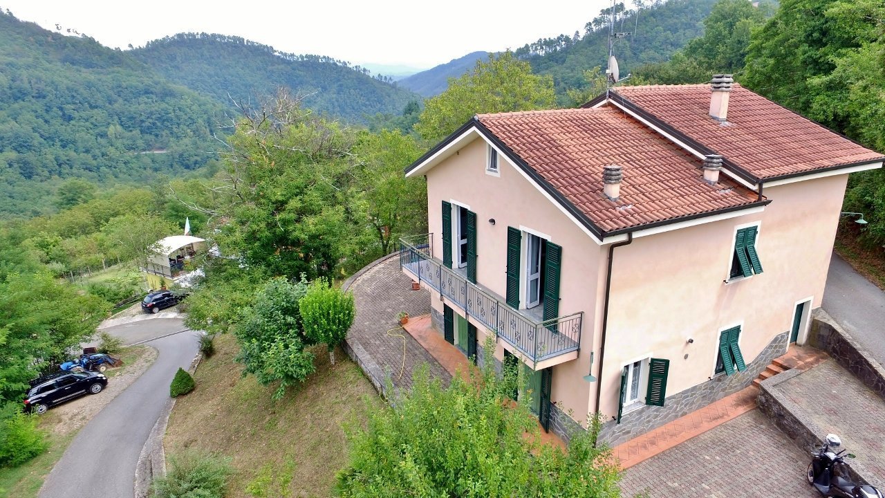 Villa in vendita a Carro
