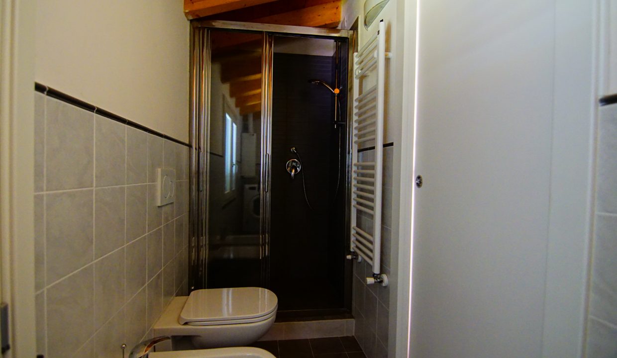 Appartamento Mansarda Palazzina verde secondo piano (23)